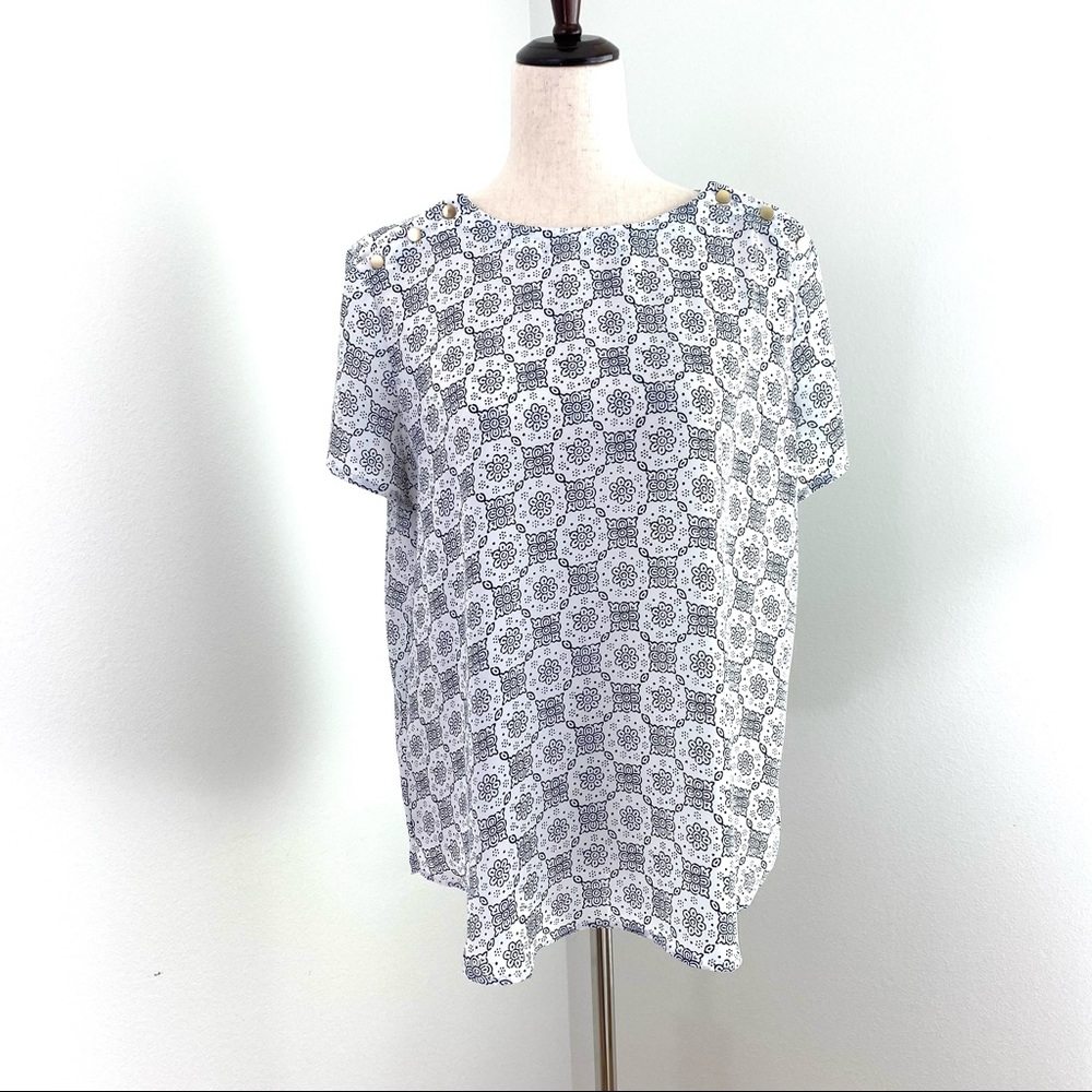 LOFT great short-sleeve patterned blouse top